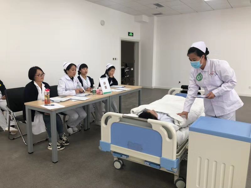 以賽促學、以賽促練——市二院開展護士崗位練兵和技能競賽(圖4) 微信圖片_20181012092256.jpg
