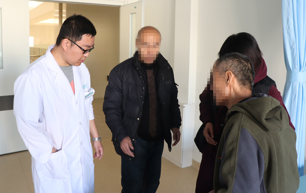 康復治療70天,偏癱患者步行出院!(圖1) 康復治療70天,偏癱患者步行出院!(圖1)