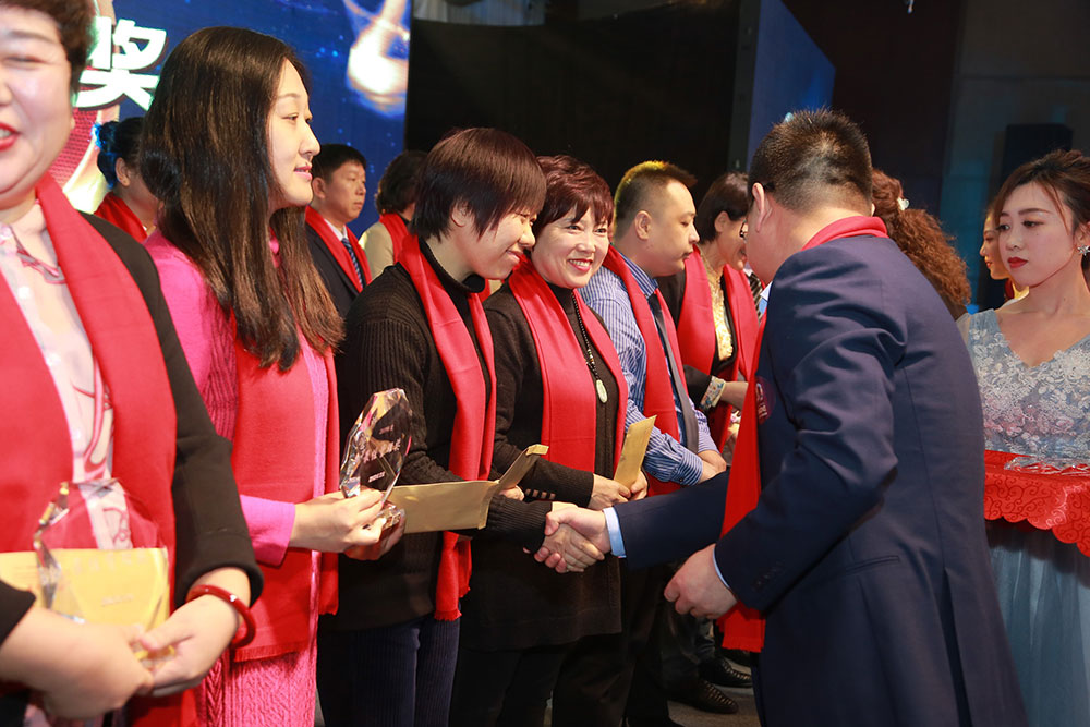 攜手并進(jìn) 共創(chuàng)未來(lái)——遼寧正業(yè)集團(tuán)20周年慶典(圖8) 攜手并進(jìn) 共創(chuàng)未來(lái)——遼寧正業(yè)集團(tuán)20周年慶典(圖8)