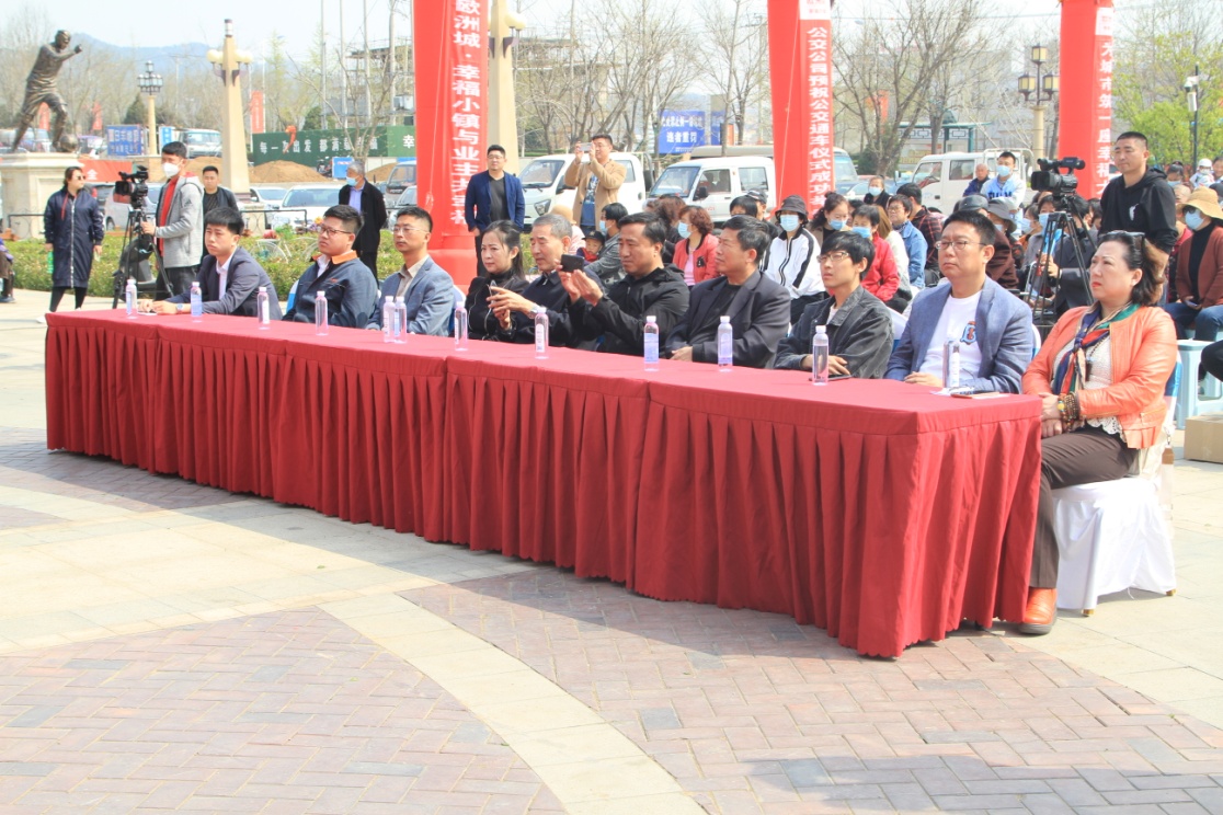 正業·歐洲城16路公交通車儀式圓滿成功(圖3) 正業·歐洲城16路公交通車儀式圓滿成功(圖3)