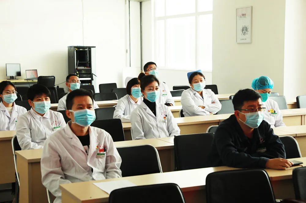 葫蘆島市第二人民醫(yī)院黨委組織黨員干部收看黨的二十大開幕會盛況(圖4) 葫蘆島市第二人民醫(yī)院黨委組織黨員干部收看黨的二十大開幕會盛況(圖4)