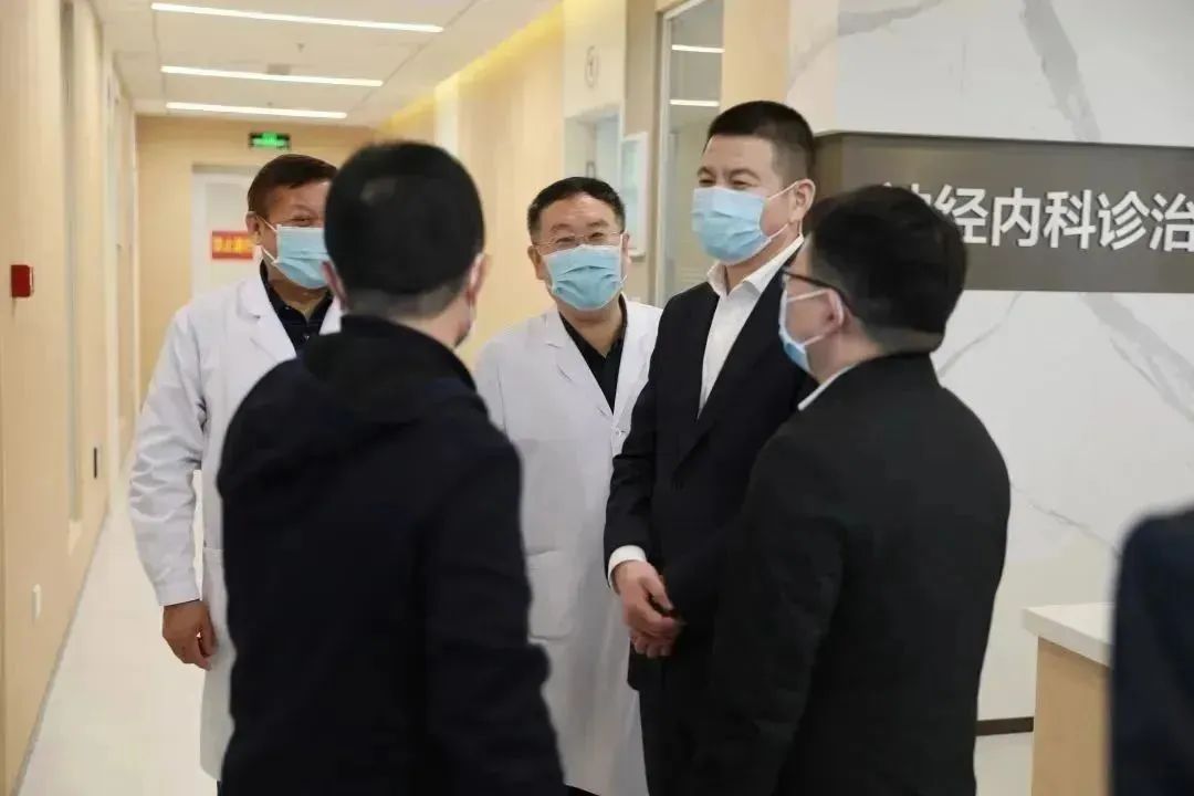 龍港區(qū)人大、區(qū)政府領(lǐng)導一行視察調(diào)研龍港國際醫(yī)療健康產(chǎn)業(yè)園(圖3) 龍港區(qū)人大、區(qū)政府領(lǐng)導一行視察調(diào)研龍港國際醫(yī)療健康產(chǎn)業(yè)園(圖3)