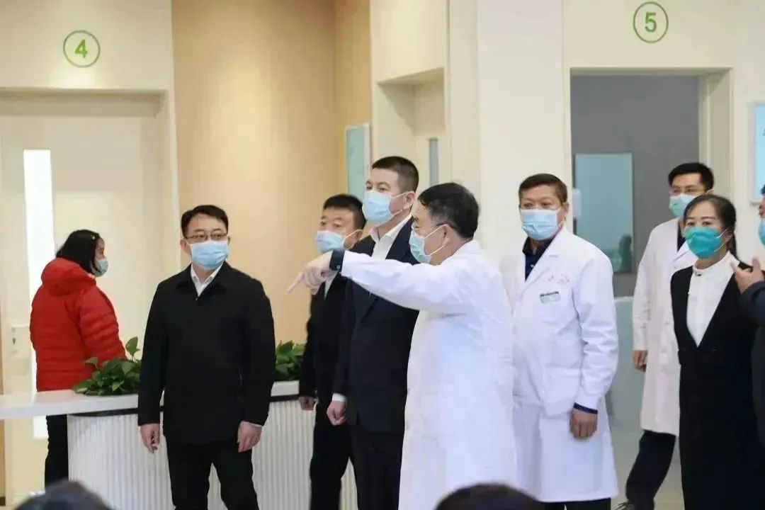 龍港區(qū)人大、區(qū)政府領(lǐng)導一行視察調(diào)研龍港國際醫(yī)療健康產(chǎn)業(yè)園(圖5) 龍港區(qū)人大、區(qū)政府領(lǐng)導一行視察調(diào)研龍港國際醫(yī)療健康產(chǎn)業(yè)園(圖5)