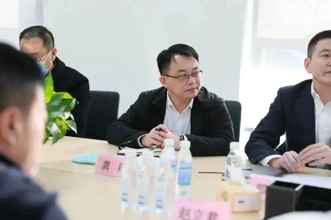 龍港區(qū)人大、區(qū)政府領(lǐng)導一行視察調(diào)研龍港國際醫(yī)療健康產(chǎn)業(yè)園(圖12) 龍港區(qū)人大、區(qū)政府領(lǐng)導一行視察調(diào)研龍港國際醫(yī)療健康產(chǎn)業(yè)園(圖12)