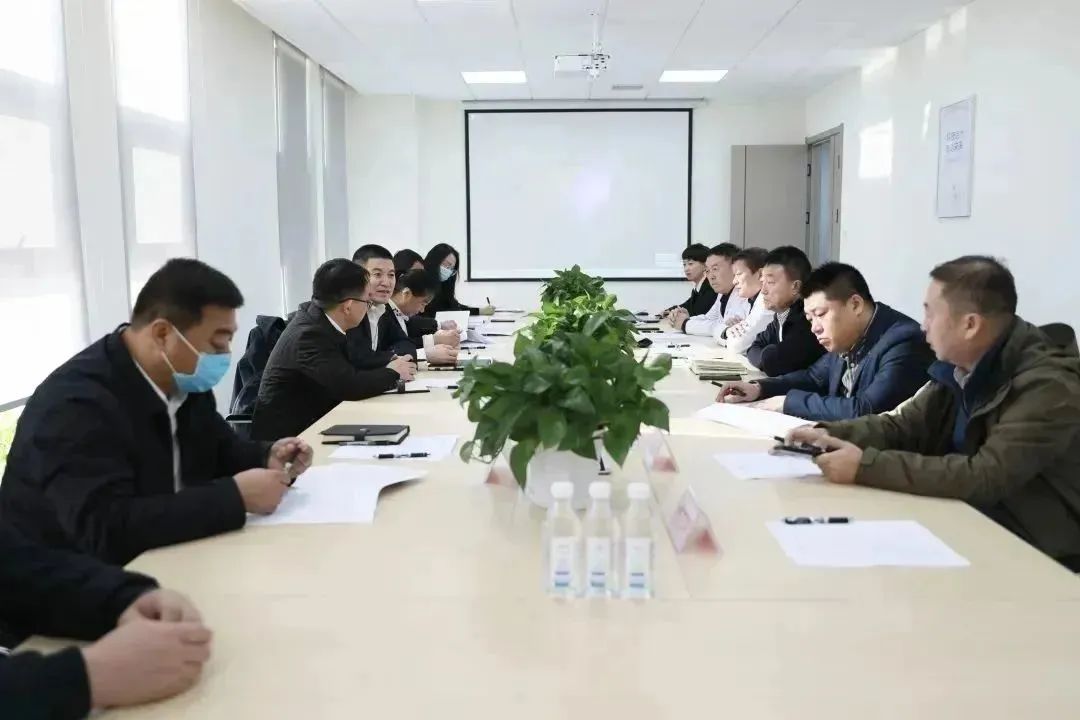 龍港區(qū)人大、區(qū)政府領(lǐng)導一行視察調(diào)研龍港國際醫(yī)療健康產(chǎn)業(yè)園(圖10) 龍港區(qū)人大、區(qū)政府領(lǐng)導一行視察調(diào)研龍港國際醫(yī)療健康產(chǎn)業(yè)園(圖10)