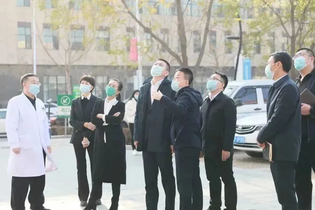 龍港區(qū)人大、區(qū)政府領(lǐng)導一行視察調(diào)研龍港國際醫(yī)療健康產(chǎn)業(yè)園(圖16) 龍港區(qū)人大、區(qū)政府領(lǐng)導一行視察調(diào)研龍港國際醫(yī)療健康產(chǎn)業(yè)園(圖16)