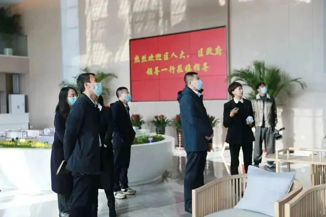 龍港區(qū)人大、區(qū)政府領(lǐng)導一行視察調(diào)研龍港國際醫(yī)療健康產(chǎn)業(yè)園(圖17) 龍港區(qū)人大、區(qū)政府領(lǐng)導一行視察調(diào)研龍港國際醫(yī)療健康產(chǎn)業(yè)園(圖17)