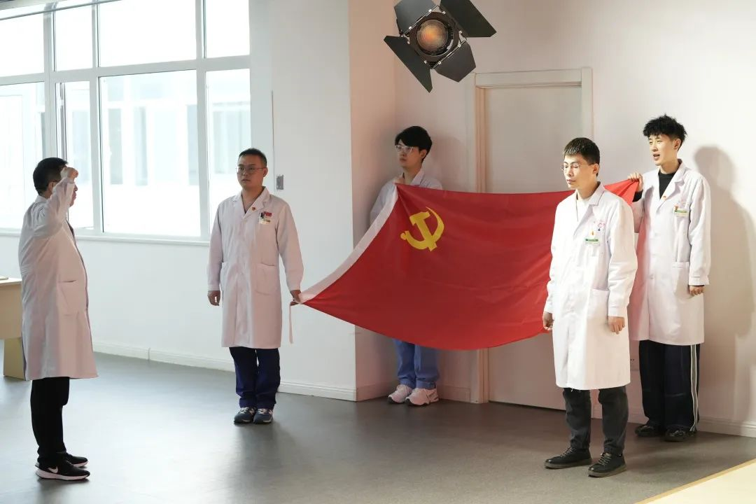 黨建引領|市二院學習貫徹黨的二十大精神——深刻理解“五個牢牢把握(圖3) 黨建引領|市二院學習貫徹黨的二十大精神——深刻理解“五個牢牢把握(圖3)