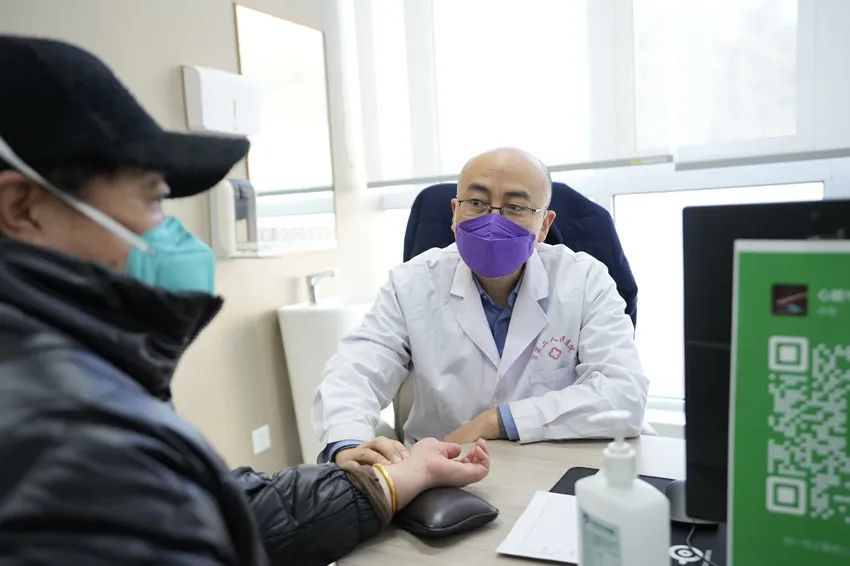 患者如潮，就診場面火爆！市二院著名專家診區(qū)百余位專家陸續(xù)來院出診(圖3)