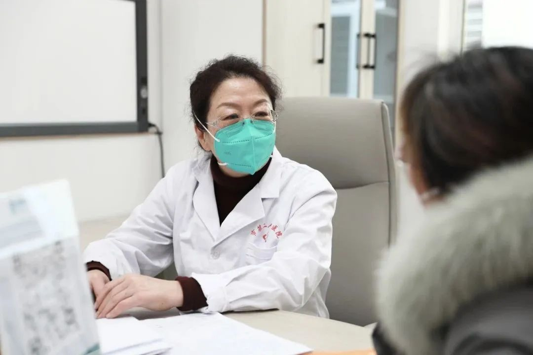 患者如潮，就診場面火爆！市二院著名專家診區(qū)百余位專家陸續(xù)來院出診(圖5)