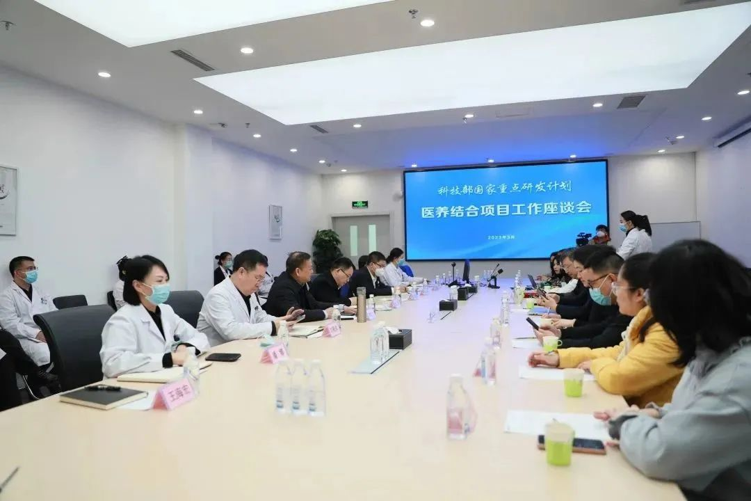 國家重點研發(fā)計劃-醫(yī)養(yǎng)結(jié)合項目專家組蒞臨龍港國際醫(yī)療健康產(chǎn)業(yè)園調(diào)研指導工作(圖11) 國家重點研發(fā)計劃-醫(yī)養(yǎng)結(jié)合項目專家組蒞臨龍港國際醫(yī)療健康產(chǎn)業(yè)園調(diào)研指導工作(圖11)