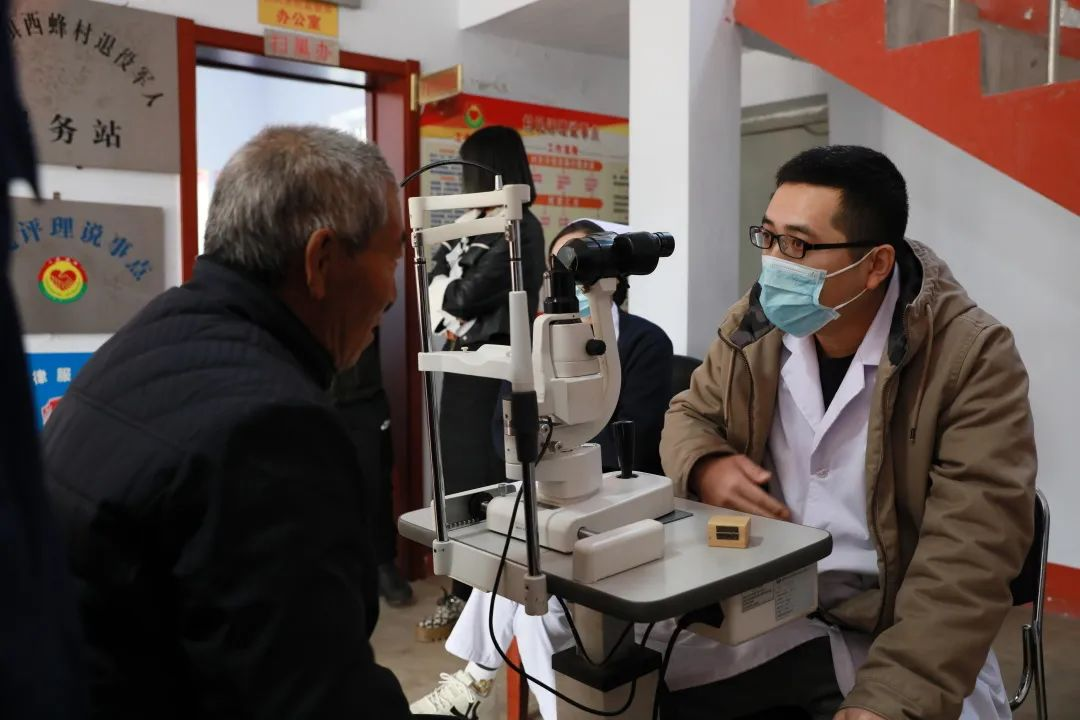 踐行黨的二十大精神,市二院黨員開展大型公益出診!(圖6) 踐行黨的二十大精神,市二院黨員開展大型公益出診!(圖6)